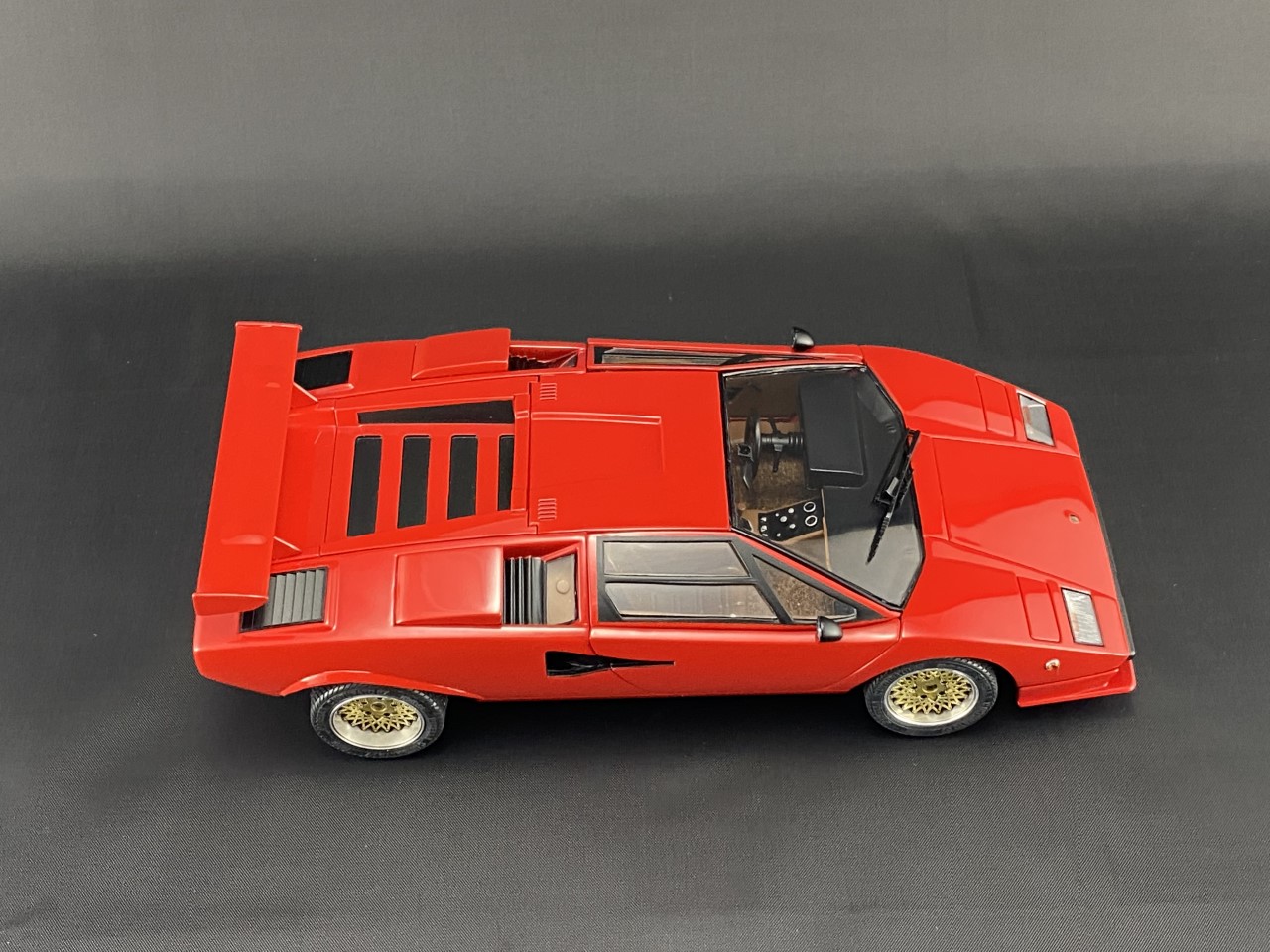 Building the Revell Lamborghini Countach LP500S 1/24 scale plastic model  car Part 2 